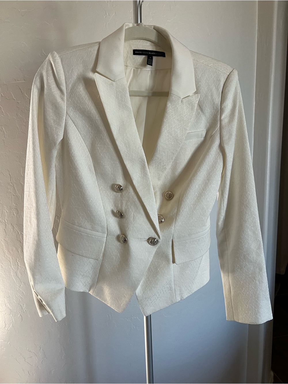 White House Black Market Ivory Double-Breasted Cropped Blazer